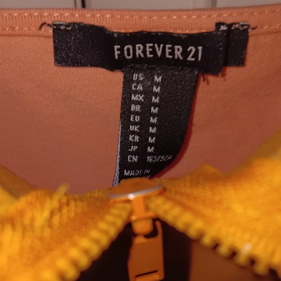 One piece - Picture 2 of 2